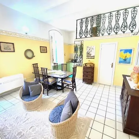 Appartamento Splendido Nel Centro De La Maddalena (Sassari)